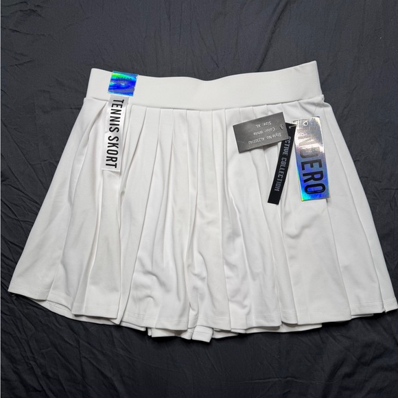 Indero Pants - Indero White Pleated Tennis Skort with Elastic Waistband (0014)